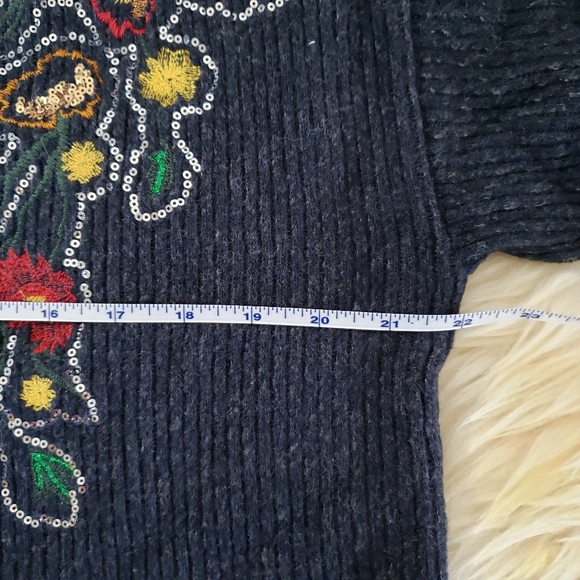 VGUC Zara Knit Floral Sequin Embroidered 3/4 Sleeves Top Sweater Size L - Picture 10 of 13